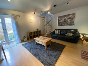 Host & Stay - Studley Knapp